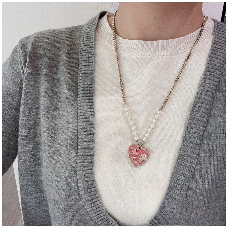 Chanel Pink & Black Heart Pearl 18K Gold Necklace product image 3, provided for visual reference and product detail review