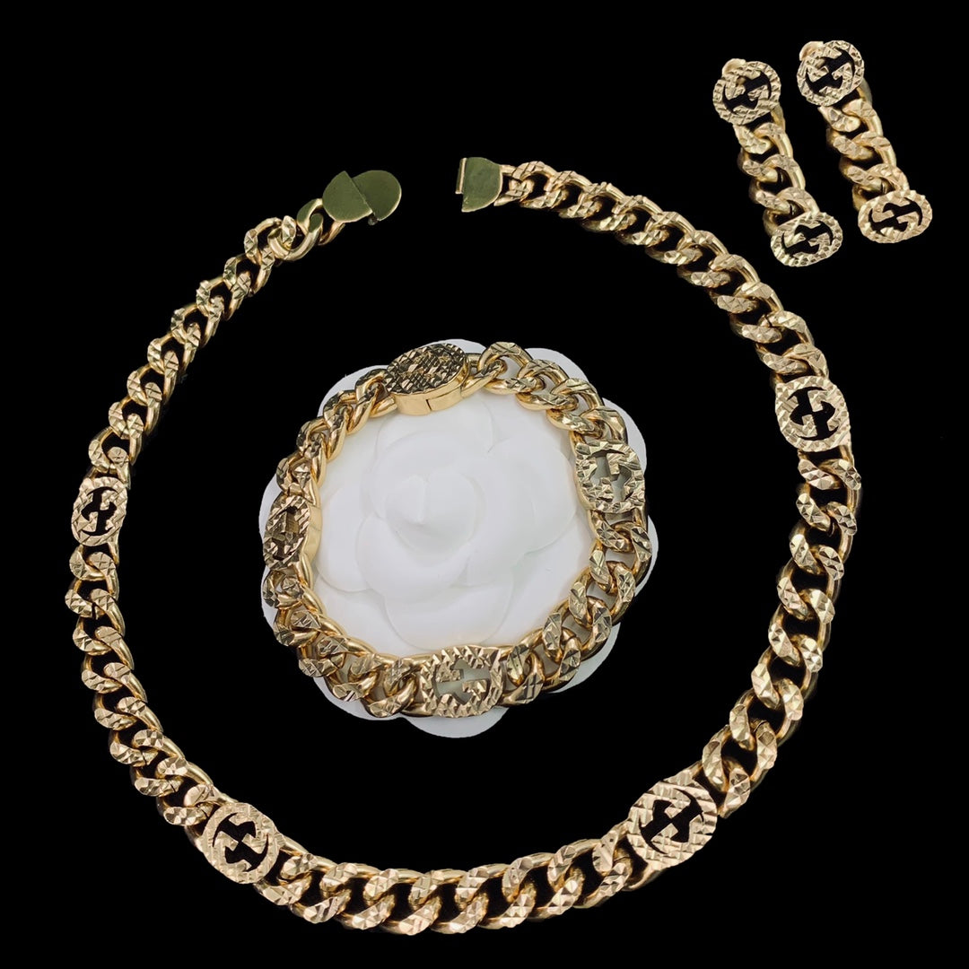Gucci Double Chain 18K Gold Earrings product image 2, provided for visual reference and product detail review